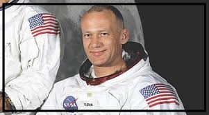 buzz_aldrin_toen_3b1
